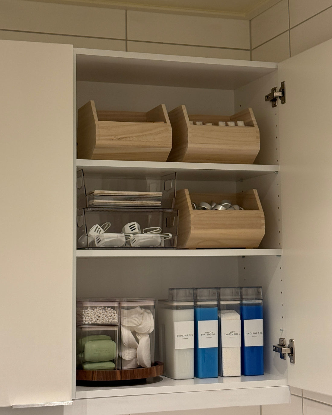 Stapelbar förvaringslåda i trä