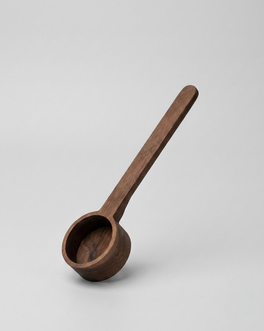 Träsked i valnöt 16.5 cm