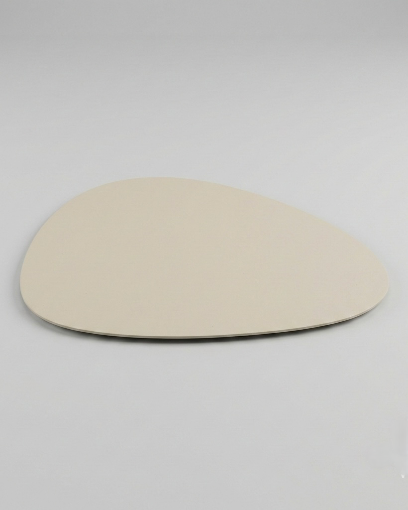 Oval bordstablett i beige